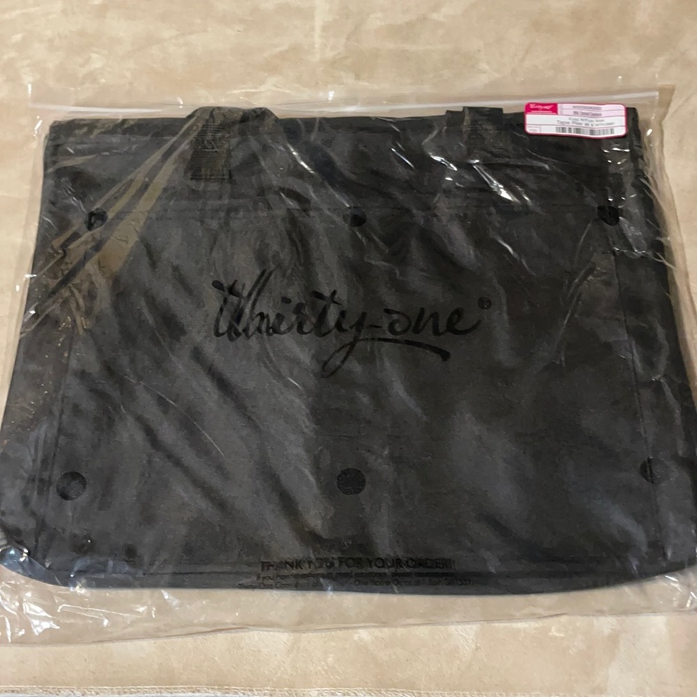 Thirty one fold n fun Mat in charcoal crosshatch